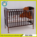 Confortable design de lit de bébé en bois